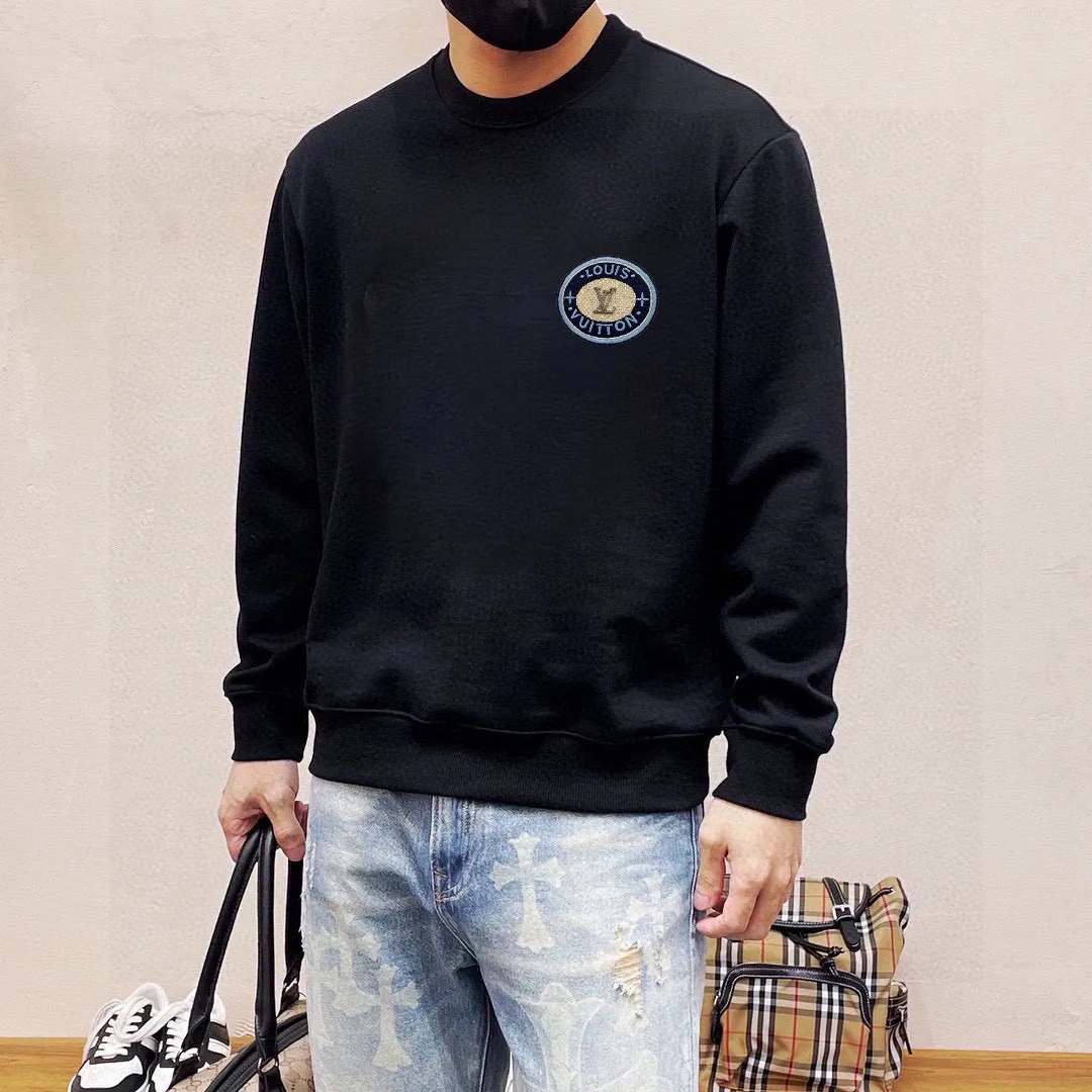 🅿️220 brand [LV Louis Vuitton] (good news for fat people) 2025ss autumn latest long-sleeved round-neck sweatshirt, on sale simultaneously on the official website. Refreshing and breathable. Made of top Tencel Roman. Comfortable and soft. 3D three-dimensional clarity. Super fashion sense. Great for gifting and keeping for yourself. Size: M-5XL (can wear up to 220 pounds)